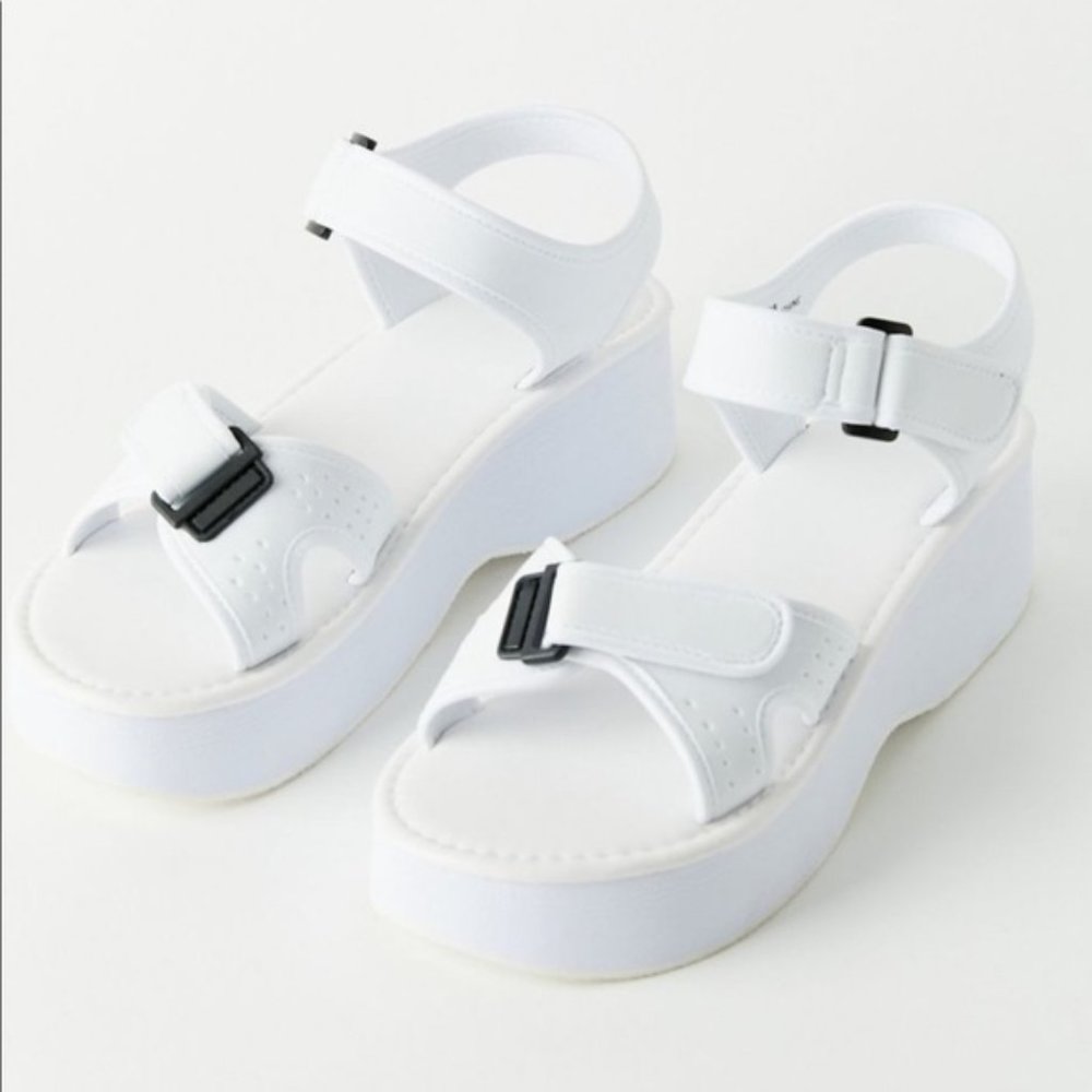 UO Jayna Platform Sandal size 8